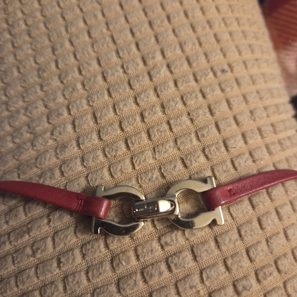Selvador Ferregamo Red Leather Bracelet with Gold Clasp - Picture 7 of 8